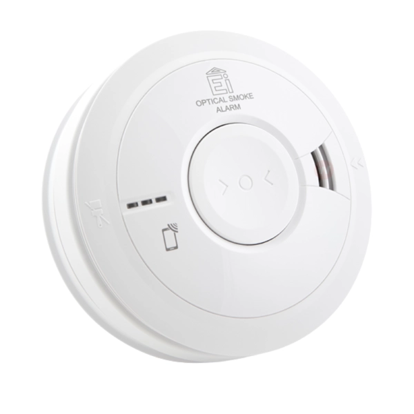 Ei Electronics Ei3016 rookmelder 230 volt bedraad koppelbaar met 10 jaar lithium back-up batterij en stofcompensatie voor een langdurige en duurzame bescherming