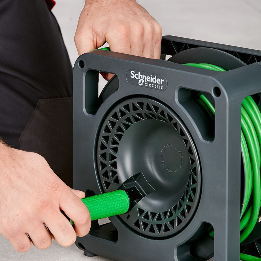 Schneider IMT33136 15 meter kabelhaspel Thorsman HO5VVF – 3G1.5 – IP44 – Schuko eenvoudig gebruik. Schneider Thorsman HO5VVF 15 meter kabelhaspel - 3G1.5 - IP44 - Schuko - Afbeelding 3