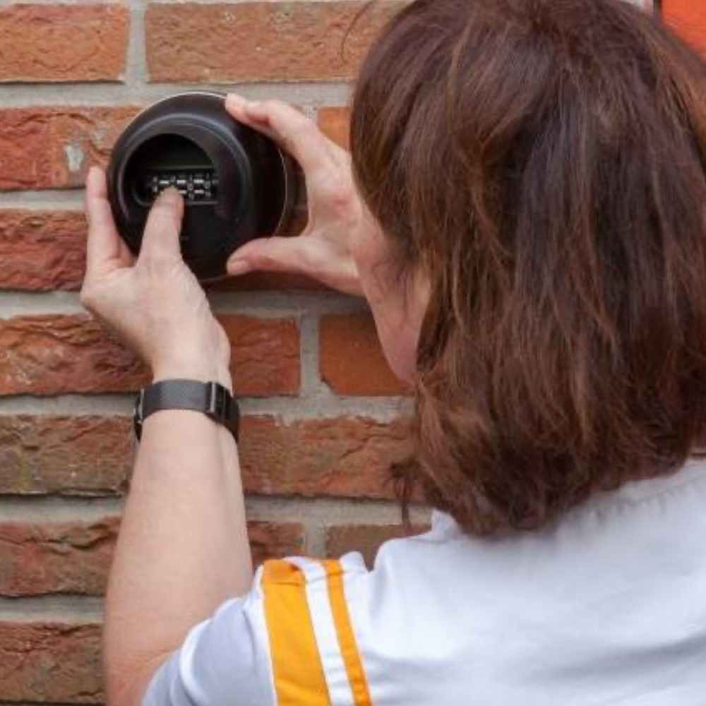 Puck Keysafe sleutelkluis handig en veilig in gebruik door thuiszorg Puck Keysafe sleutelkluis met cijfercombinatie | PKVW en SKG** - Afbeelding 5