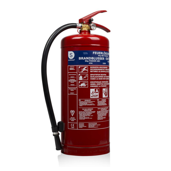 Smartwares BB6.4 poederblusser 6 kilo voor brandklasse A, B en C. Grote draagbare brandblusser met hoog blusvermogen, ideaal voor woning, bedrijfspand, werkplaats of garage. Betrouwbare oplossing voor snelle inzet bij beginnende branden, voldoet aan de brandveiligheidseisen